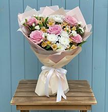 Букет цветов из:  Гвоздики, Орхидеи и Розы в Опарино