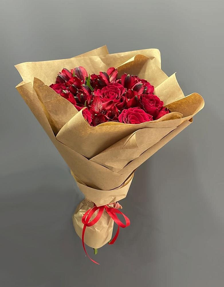 Букет цветов из: Альстромерии и Розы в Опарино