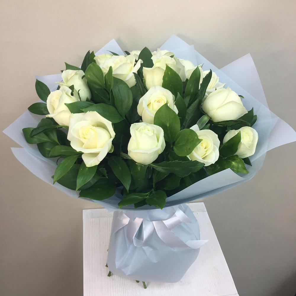 Букет 15 Белых роз Проуд в Опарино