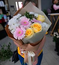 Букет цветов из:  Герберы, Розы и Хризантемы в Опарино