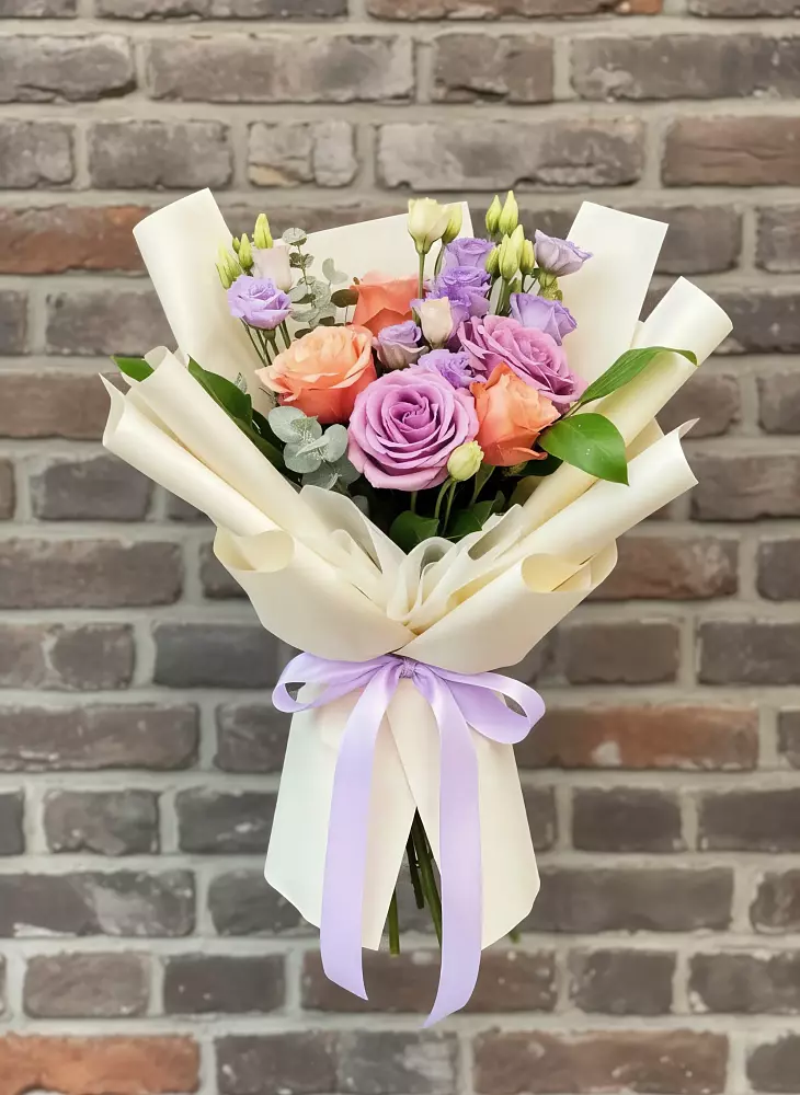 Букет цветов из: Лизиантусы и Розы в Опарино