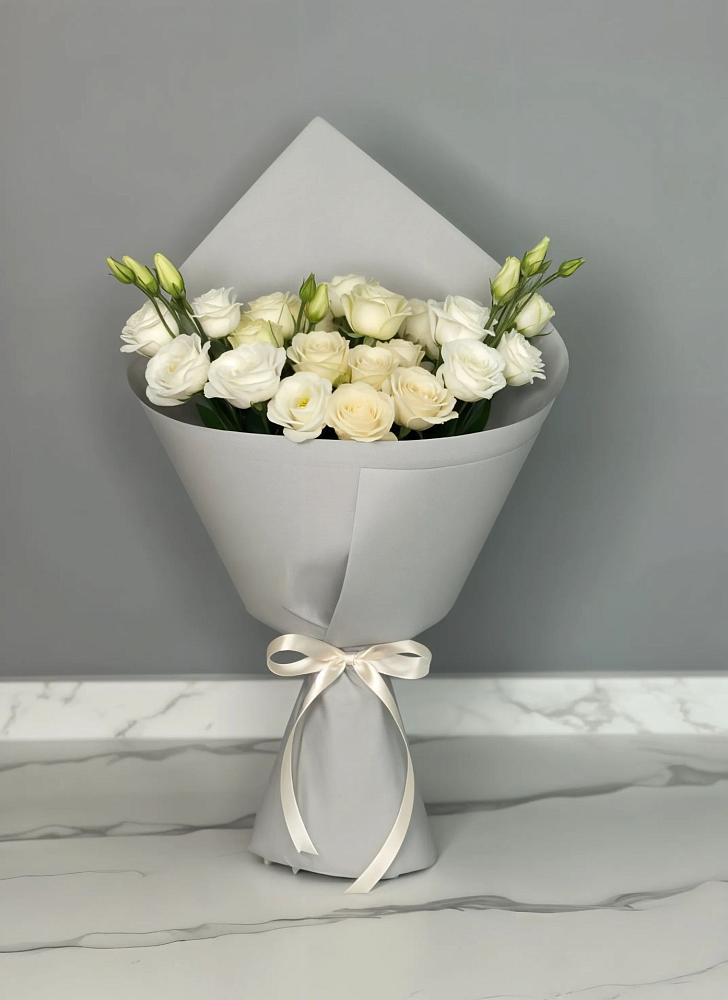 Букет цветов из: Розы и Лизиантусы в Опарино