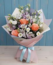 Букет цветов из:  Лизиантусы, Розы, Альстромерии и Гипсофила в Опарино