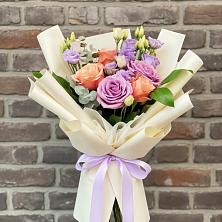 Букет цветов из:  Лизиантусы и Розы в Опарино