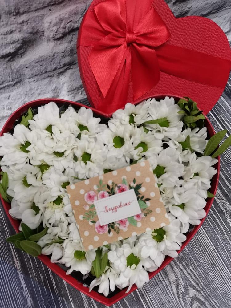 Цветочная композиция из Хризантемы в виде сердца в Опарино