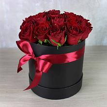 Цветочная композиция из Розы в шляпной коробке в Опарино