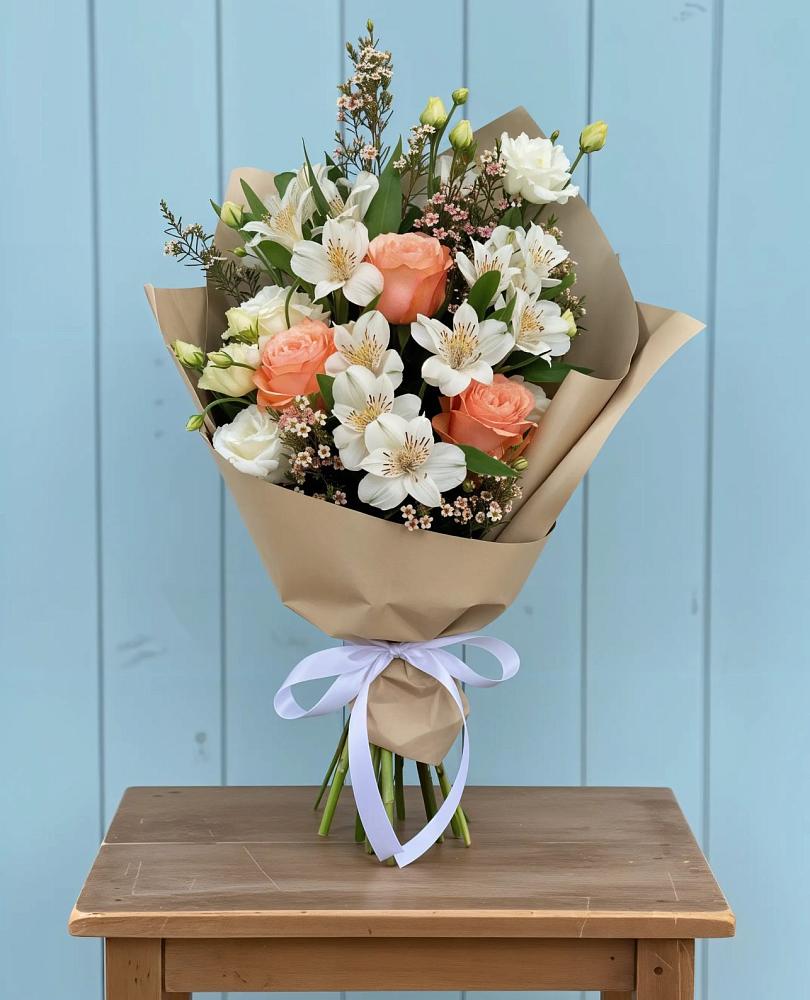 Букет цветов из: Альстромерии, Лизиантусы, Розы и Хризантемы в Опарино