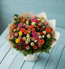 Букет Микс из разноцветных кустовых роз в Опарино